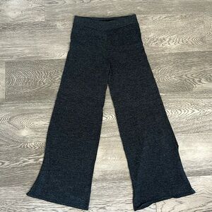 Minnie Rose wide leg pant with elastic waist. Super soft linen/poly blend.